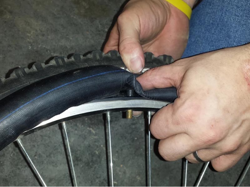 Easy Guide On How To Change A Road Bike Tire Inner Tube Rodalink