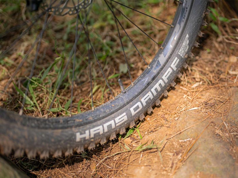 8 Steps on How to Change a Tubeless Mountain Bike Tire