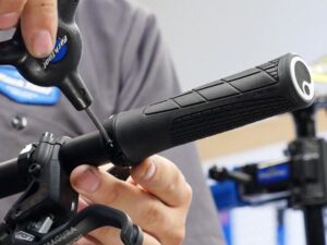 Removing handlebar clearance grips