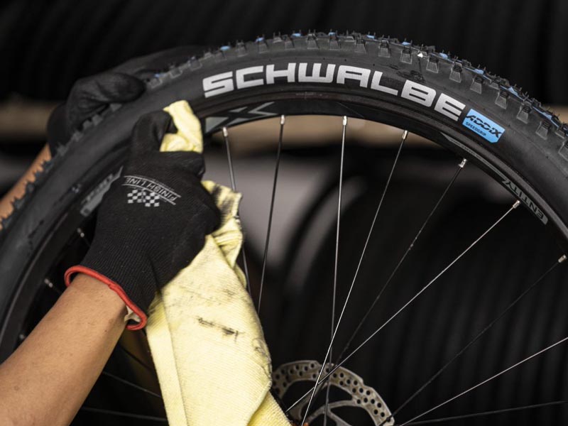 8 Steps on How to Change a Tubeless Mountain Bike Tire Rodalink