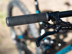 Mountain bike discount brake lever adjustment