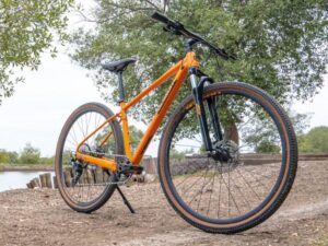 Hybrid bike with best sale suspension