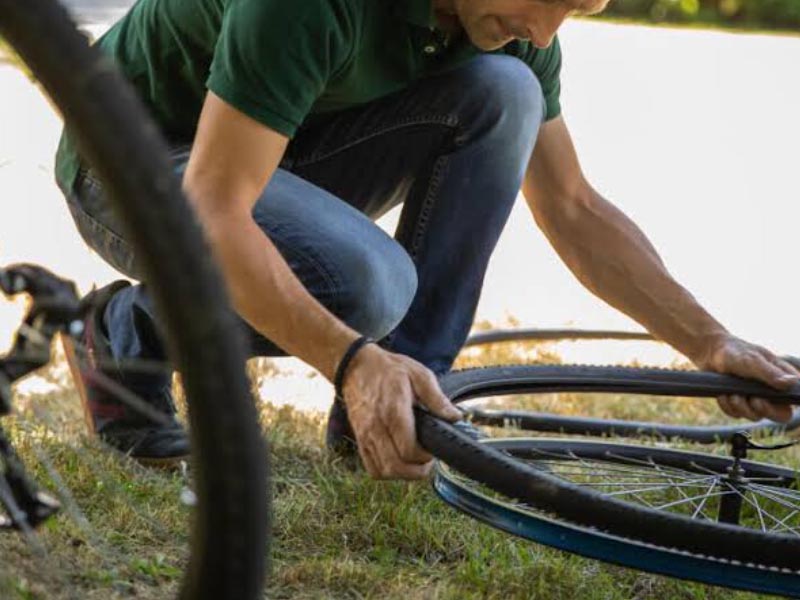 3 Tips on How to Change a Bike Tube Without Tire Levers
