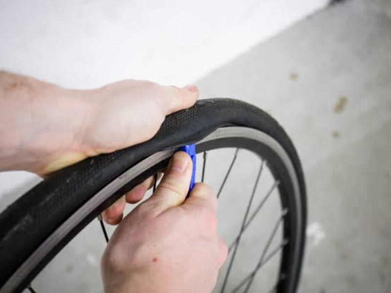 5 Easy Tips on How To Change a Bike Tire Tube You Must Know
