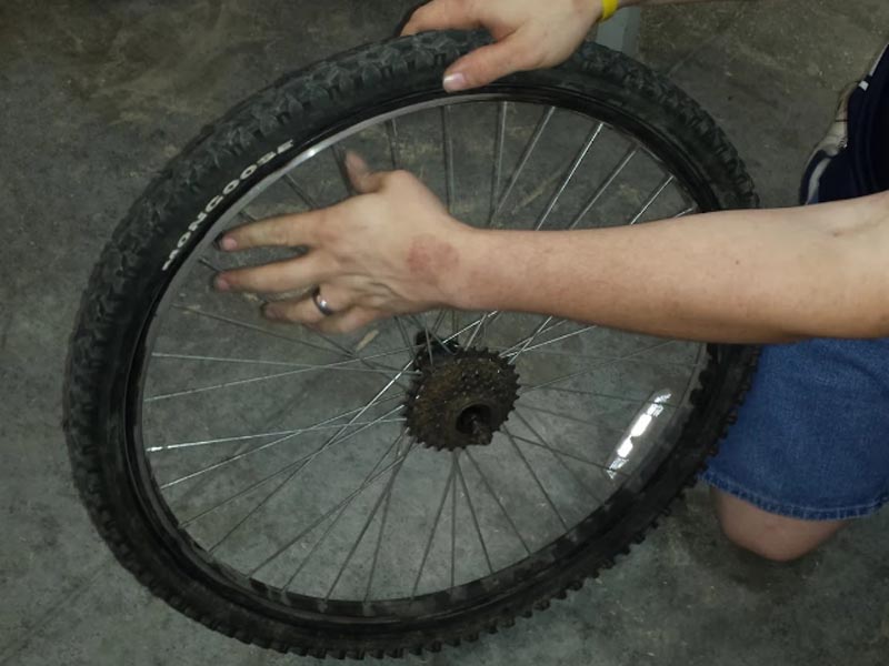 Guide on How to Change a Mountain Bike Tire With Disc Brakes Rodalink