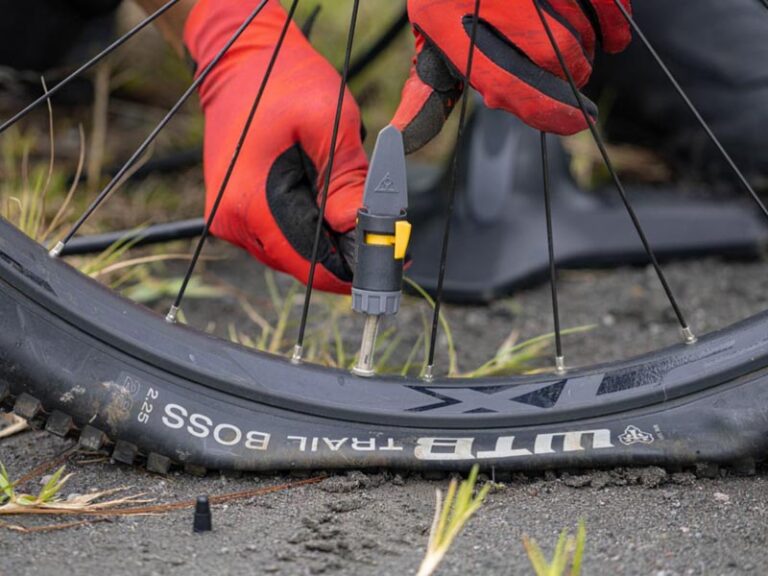 3 Tips on How to Change a Bike Tube Without Tire Levers Rodalink