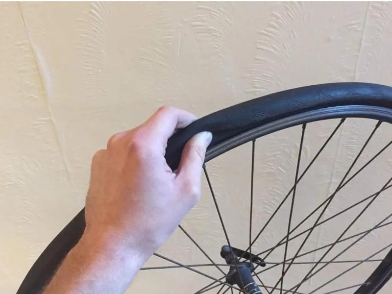 Easy Guide on How to Change a Road Bike Tire Inner Tube Rodalink