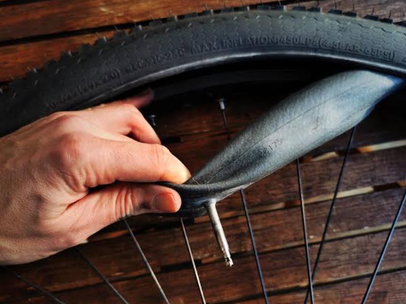 Easy Guide on How to Change a Road Bike Tire Inner Tube Rodalink