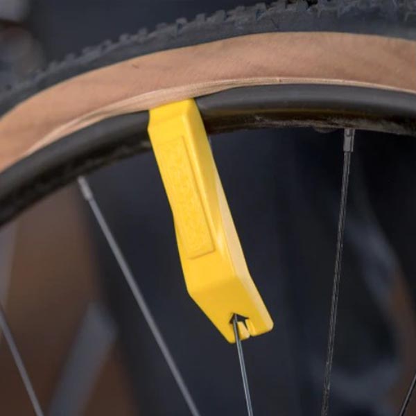 Easy Guide on How to Change a Bike Tire Without Tools Rodalink