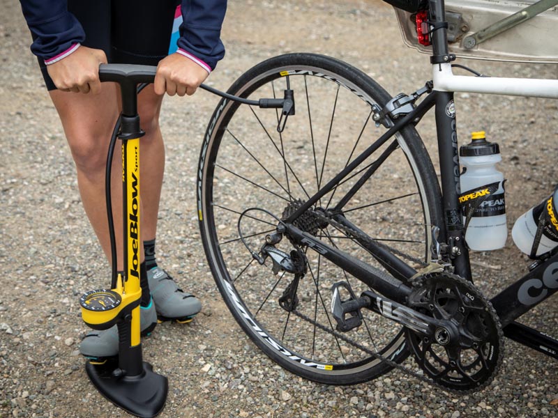 Easy Guide on How to Change a Road Bike Tire Inner Tube Rodalink