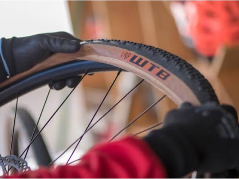 How to Change a Bike Tire without Tire Levers Like a Pro Rodalink