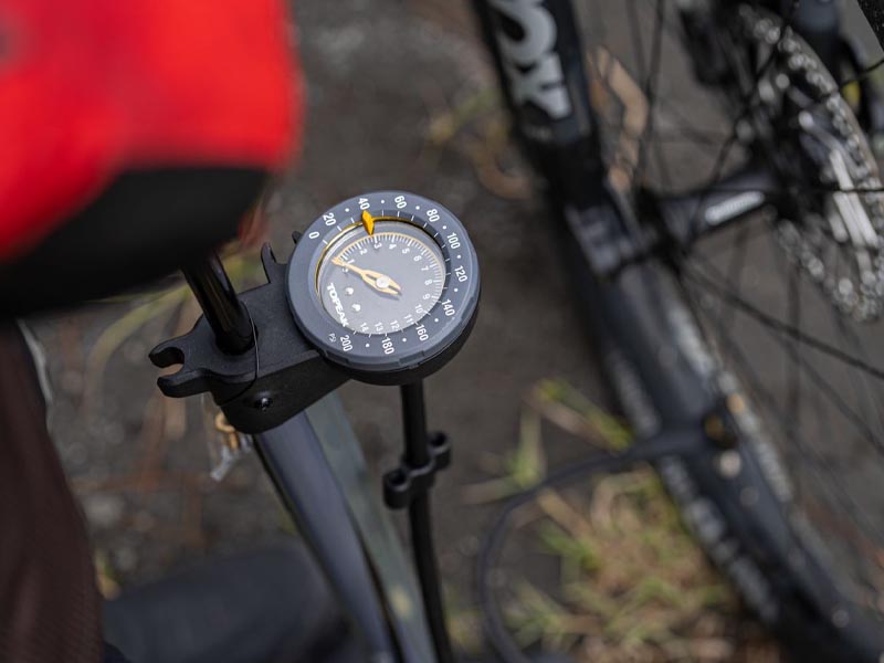 How to Change a Bike Tire without Tire Levers Like a Pro Rodalink