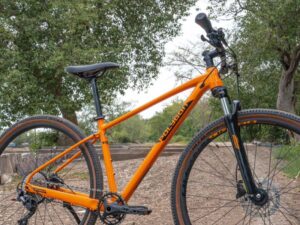 Hybrid bike v online mountain bike