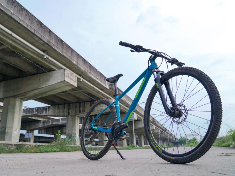 hybrid v mountain bike