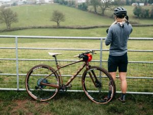 gravel bike with flat bars