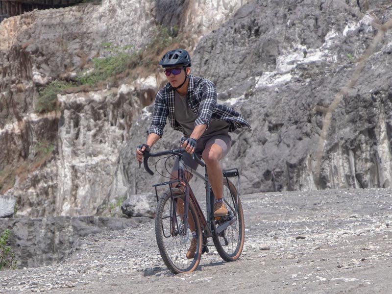 can you ride a hybrid bike on gravel