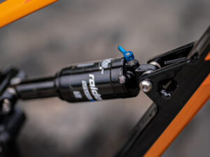 Adjusting rear suspension on mountain online bike