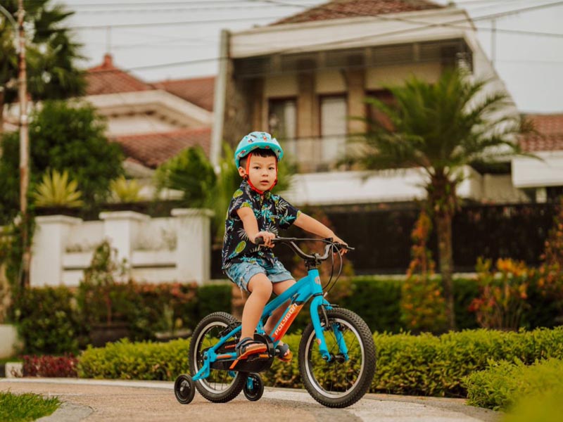 Sarapan Anak yang Baik Sebelum Mulai Berangkat Sekolah Menggunakan Sepeda