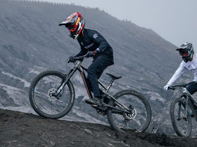 Climbing with a Polygon Trail mountain bike