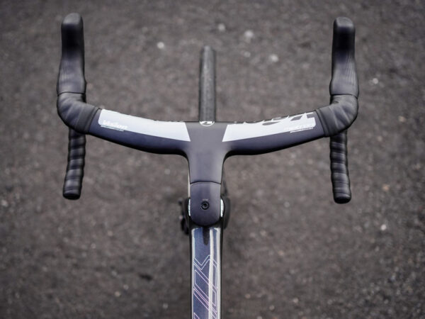 how to choose road bike handlebar width