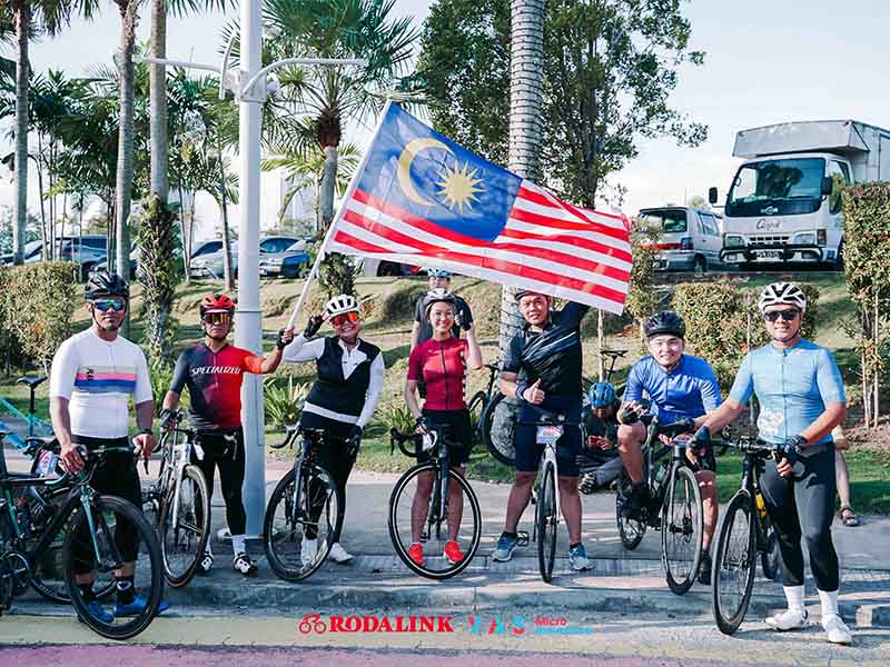 Pedaling Patriotism: A Spirited Ride in Celebration of National Pride