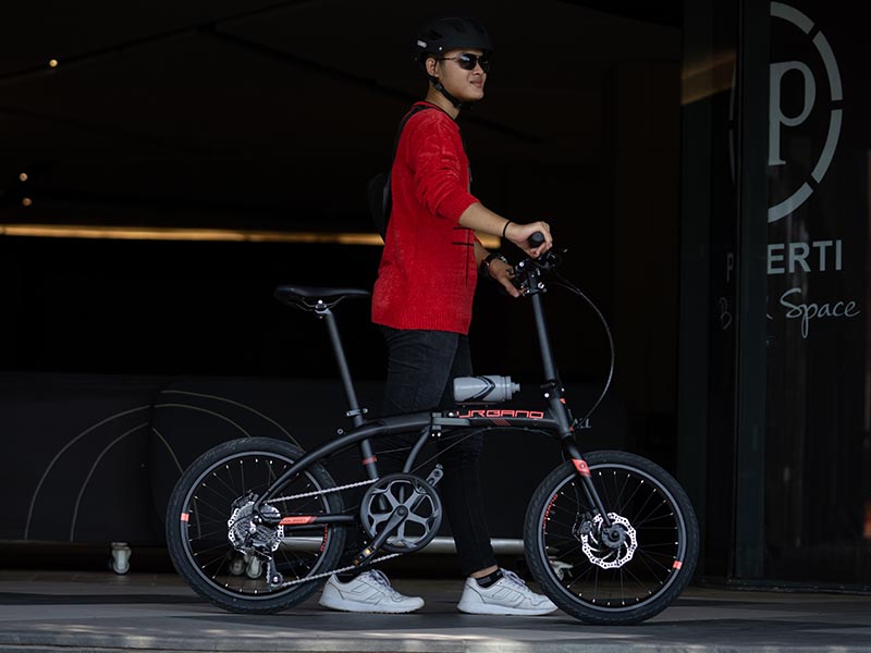 Polygon Urbano 3 Black folding bike: Stylish, minimalist, and powerful