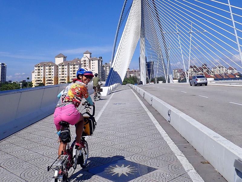 Putrajaya Lakeside: A scenic & peaceful cycling-friendly route