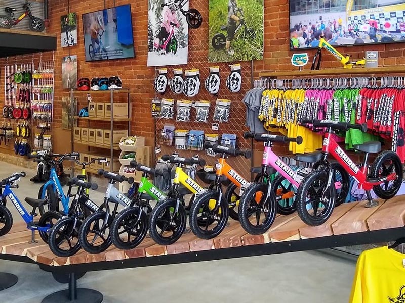 Balance bike: Solusi belajar bersepeda untuk anak