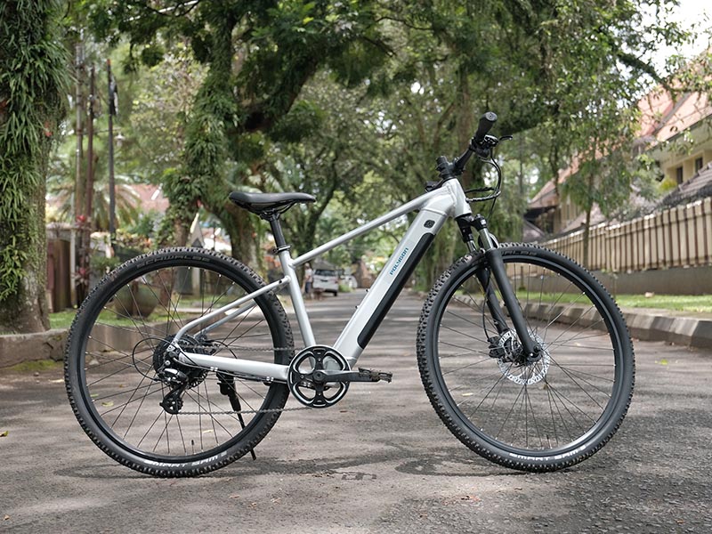 Sepeda hybrid listrik Polygon Kalosi Miles