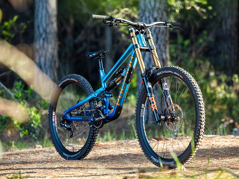 Sepeda downhill Polygon Collosus DH9