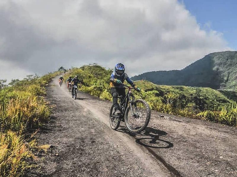 Jalur ekstrem sepeda downhill