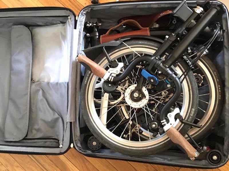 Packing a foldable bike in a baggage