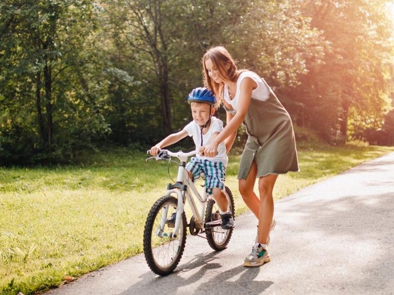 Learn kids mountain biking with parents