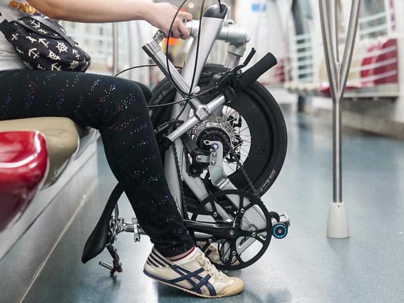 Taking a foldable bike inside the Singapore MRT