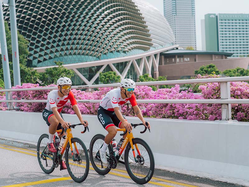 Dalvin & Arfan training with their Helios A8X road bike